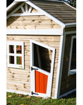 Wooden children's house made of Masgames FADA panels